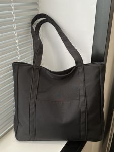 Merria Canvas Tote Bag for Women Large Capacity College Style Single Shoulder Satchel Zipper Closure Casual Use shopping Bag Shape