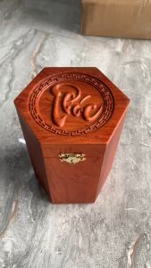 Họp đựng chè lục giác trạm họa tiết chữ phúc gỗ hương