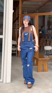 🔥🔥สินค้าขายดี🔥🔥 #สินค้านำเข้า 🇨🇳🎏🎎 เอี๊ยมยีนส์ ✔️รุ่น 👉 win 5396 👈 แฟชั่นสุดฮิต ผ้าดีงานดีมาก งานน่ารักสวยมาก #Street everyday look ชิวๆ  #สินค้านำเข้า 🇨🇳🎏🎎 New New New 🔥🔥🔥  Korea denim overalls เอี่ยมยืนปักลาย น่ารักมากค้าา แนะนำเลย สายเ