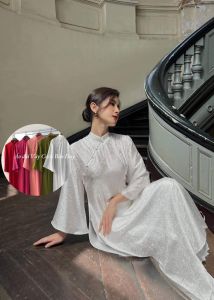 Áo dài gấm dáng xưa tay loe