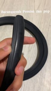 Karet Lis Kaca Depan Atas Mobil Nissan Frontier D21 (2000-2012)