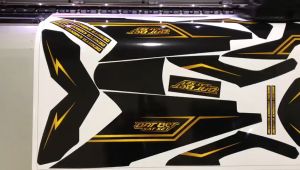 Decal sticker beat karbu motif simple hitam list gold