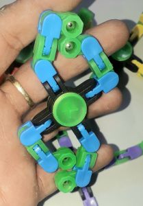 Một con quay Spinner mẫu mới bằng nhựa nhiều màu sắc 886