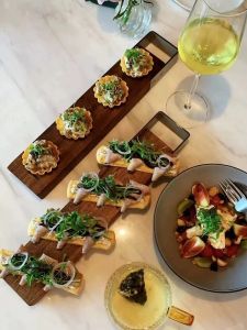 Creative Wooden Rectangular Tray for Restaurant Pastries Serving French Molecular Gastronomy Long Bar Style Dining Plate