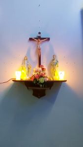 Kệ thờ công giáo gỗ MDF 3 tầng MDF có nhiều kích thước ngang 80cm 70cm 60cm 50cm sâu 30cm cao 32cm - màu nâu đậm để được tượng cao từ 50cm trở lên