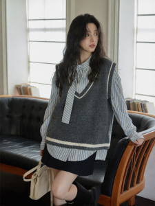 seemon | Áo Len Dạng Vest cổ V Màu Xám Lazy Feel