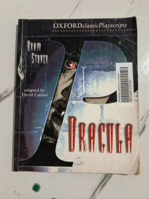 Dracula by Bram Stoker ( paperback Preloved)