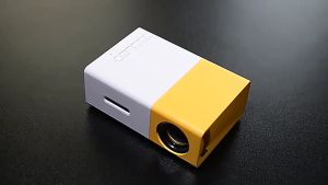 Ponsel YG300 baru dengan layar proyektor proyektor mini HD rumah dengan komputer USB flash drive home theater