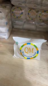 Sabun QM Brightening Glowing Whitening Lightening Soap BPOM Membuat Wajah Dan Badan Lebih Putih