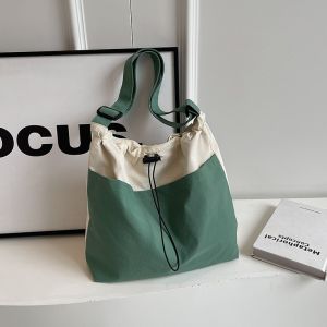 กระเป๋าผ้าไนลอนขนาดใหญ่สำหรับใส่ของใช้ประจำวัน กระเป๋าสะพายข้างแบบลำลองสำหรับใส่ไปเรียน กระเป๋าสะพายไหล่แบบลำลองสำหรับใส่ไปทำงาน