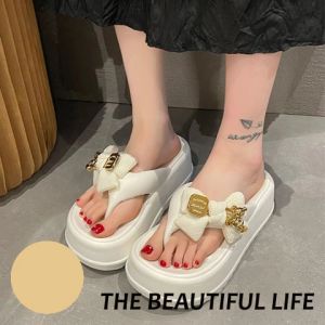 KDAShop 💥เข้าใช้งานรองเท้าแตะหูหนีบส้นสูง มาพร้อมความสูงถึง1.5นิ้ว สีสุดเหล่านั้น 4 สี แถมลูกเล่นน้องโบว์ ตุ๊กตาสุดปัง เสริมส้นทรงสวยใส่แล้วดูดีแน่นอน สั่งเลยทันที🩴