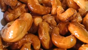 KACANG METE CRISPY PEDAS 500GRAM MEDE TEPUNG PEDAS GURIH