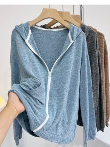 เสื้อคาร์ดิแกนถักมีฮู้ดแบบหลวมๆ สำหรับผู้หญิง ฤดูใบไม้ผลิและฤดูใบไม้ร่วง แจ็คเก็ตแบบสวมหัวแบบบาง ปกโปโล แขนยาว สไตล์สตรีท ลำลอง ป้องกันแสงแดด