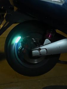 Đèn LED Gắn Van Bánh Xe Đạp Xe Máy Ô Tô Chống Nước Nháy Nhiều Màu