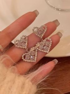 ต่างหูรูปหัวใจประดับเพชรเซอร์โคเนียเงินแท้ 925 สำหรับสาวน้อย ต่างหูแฟชั่นระดับไฮเอนด์