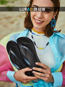 รองเท้าแตะส้นหนา Luladi ผู้หญิง ส้นลาด ฤดูร้อน กันลื่น ส้นกลาง ชุดชายหาดกลาง เรียบง่าย รองเท้าชายหาด สไตล์ลำลอง