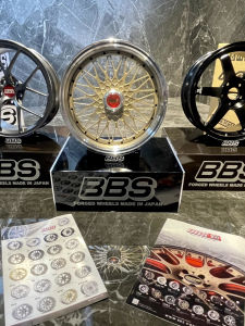 BBS Rays โมเดลอุปกรณ์ตกแต่งรถยนต์โลหะผสมอะลูมิเนียมอัลลอยด์วิศวกรรมสร้างสรรค์สำหรับโต๊ะทำงาน หน้าจอข้างคนขับ