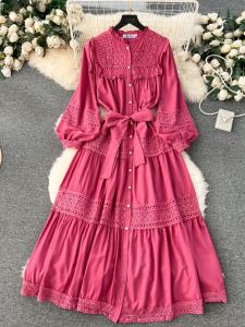 Gỗ Ngọt Ngào Tai Vòng Cổ Dài Mỏng Phù Hợp Với Rỗng Ren Nối Phong Cách Pháp Bong Bóng Tay Đầm Nữ Mùa Xuân Cao Cấp Váy Midi