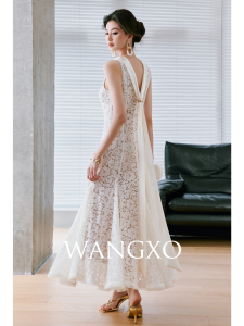 WANGXO | Đầm Cô Dâu Mermaid Voan Đai Lưng Ôm Sát Không Tay Quây Sau Dây Thêu Hoa