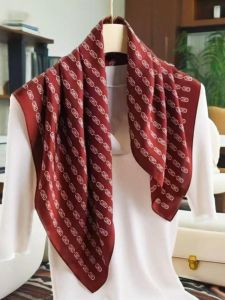 ผ้าพันคอไหมสองหน้าสีลูกกวาด ผ้าพันคอแบบโซ่แฟชั่นสำหรับผู้หญิง ผ้าคลุมไหล่แบบย้อนยุค ผ้าพันคอแบบบาง ผ้าพันคอแบบอเนกประสงค์