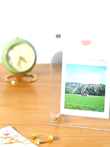 กรอบรูปอะคริลิค กรอบรูป ขนาด A4 วางได้ทั้งแนวตั้ง และแนวนอน พร้อมหมุดตั้ง ใส่รูปภาพ สําหรับวางโปสเตอร์