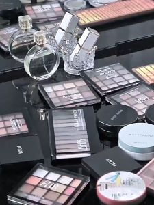 Ladder Eyeshadow Organizer Nail Polish Display Rack Desktop Transparent Acrylic Dresser Partition Makeup Storage Rack
