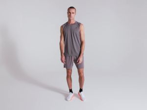 ASICS Men ACTIBREEZE WOVEN 7IN SHORT in Carbon