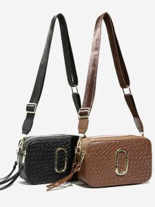 กระเป๋าสะพายข้างผู้หญิงสุดเก๋ไก๋ปี 2023 กระเป๋าสะพายข้างถักเรียบง่ายแบบลำลอง กระเป๋าสะพายข้างสี่เหลี่ยมเล็กแบบอเนกประสงค์สำหรับผู้หญิง