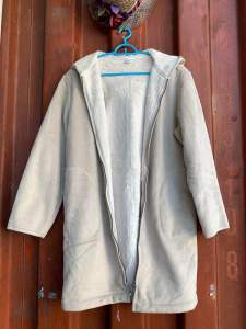 เสื้อกันหนาวมีฮูด สีครีม ใหม่ UNI QLO