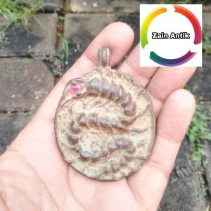 Liontin Lipan Perunggu kuno bermustika