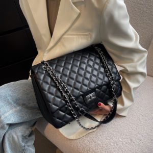 กระเป๋าสะพายข้างหนัง PU ขนาดใหญ่สำหรับผู้หญิง ฤดูใบไม้ร่วง 2025 กระเป๋าสะพายข้างแบบสะพายข้างสุดเก๋ สายโซ่ สีสันสดใส