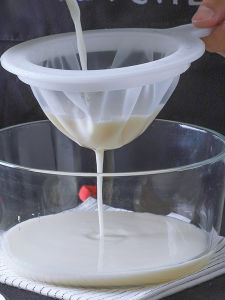 ตะแกรงกรองน้ำผึ้งพลาสติกละเอียดอ่อนสำหรับทำน้ำผึ้งและน้ำผึ้งไวน์ ตะแกรงแยกกลิ่นและรสชาติ ตะแกรงสูตรคุณภาพสูงสำหรับครัว