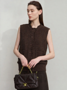 AMII | Vintage Elegance Aromatic Textured Knit Vest