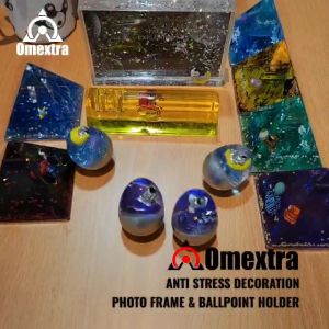 Bingkai Foto Gliter Omextra & Pen Holder Spaceman: Pajangan Desain Unik