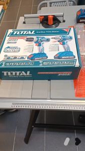 TOTAL Cordless Combo Kit 20V incl. Brushless Impact Wrench & Drill 2x Battery 1x Charger 1x Canvas Bag - TCKLI2007