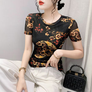 YIMEI เสื้อพิมพ์ลายดอกไม้ สำหรับผู้หญิง เสื้อยืดผ้าตา 2023 และคอกลม เป็นเสื้อยอดนิยม แฟชั่น รูปพอดี
