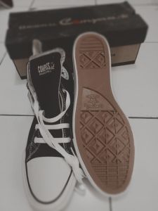sepatu sekolah kompas