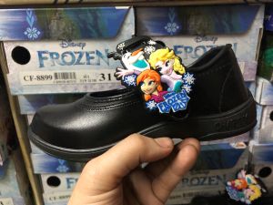 รองเท้านักเรียนหญิงแบบแม่เหล็ก ราคาถูก Chappy Forzenพร้อมส่ง มี3รุ่น ต่างกันที่ลายคะ (ทางร้านออกบิลเงินสดได้ สามารถเบิกโรงเรียนได้คร่า แจ้งทางแชทได้เลยจร้า)