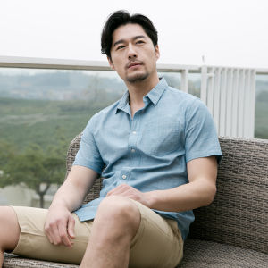 Gemushi Artsy Youth Cotton Shirt Mens Short Sleeve Pure Color Slubbed Fabric Plus Size Men Business Casual White Shirt