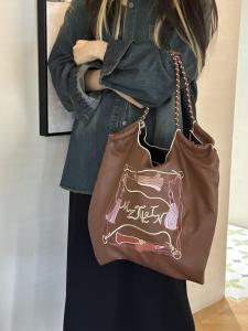 กระเป๋าสะพายข้างผ้าปักลายดอกไม้แบบสะพายข้าง กระเป๋าถือ PU ขนาดใหญ่สำหรับเดินทาง กระเป๋าสะพายข้างสำหรับผู้หญิงในฤดูใบไม้ร่วงและฤดูหนาว