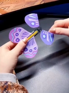 Bướm giấy tự bay dễ thương Magic Butterfly dùng làm đồ chơi quà tặng TTNTSS023