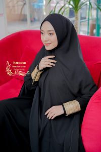 Gamis Hermosa Jetblack Manset Zipper Gold: Desain Unik & Nyaman