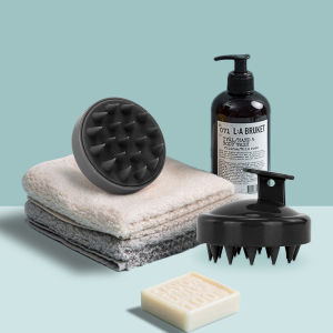 เสริมสร้างสระผมให้สดใส แบบนุ่ม ที่ทำความสะอาดผม คลินิกชุ่มชื่น หวีสระผม หวีซิลิโคน และเปิดให้กับความสะอาดผม สร้างความสะอาดใส ปริมาณ 45ml