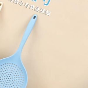 新款硅胶大漏勺 - 一体式长柄沥水勺  Silicone Colander Spoon - Long Handle Strainer