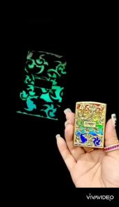 HỘP QUẸT BẬT LỬA HOA VĂN SƠN MÀI KHẮC DẬP NỔI 6 MẶT PHÁT QUANG