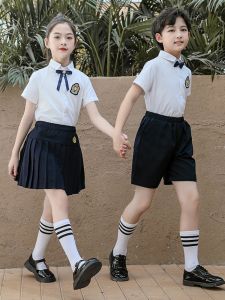 ถุงเท้ากีฬาคอตตอนระบายอากาศได้ดีสำหรับเด็กชายและเด็กหญิง ถุงเท้ากีฬาครึ่งแข้งลายทางสีขาวสำหรับนักเรียนอนุบาล