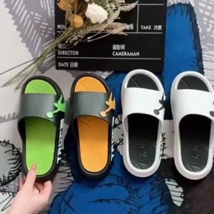 Psion Sale รองเท้าแตะแบบสวม รองเท้าแตะแฟชั่นแบบสวม ตัวรองเท้าผลิตจากยาง นิ่ม ใส่สบาย มีรสชาติ 4 สีให้เลือก สีไหนก็สวย ใส่แล้วดูเท่าทุกสีนะ