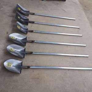 Xẻng lưỡi tàu  cán típ mạ kẽm máu trắng nhọn và vuông