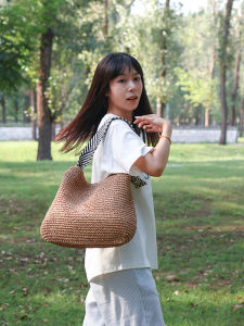 Large Capacity Straw Woven Bag Women Summer 2025 Beach Vacation Single Shoulder Commute Tote Beach Bag Artistic Style Casual Scene