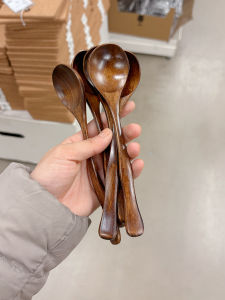 Japanese Style Natural Camphor Wood Bent Handle Wooden Spoon for Eating And Mixing Rice Soup Serving Utensil Long Handle Noodle Soup Spoon